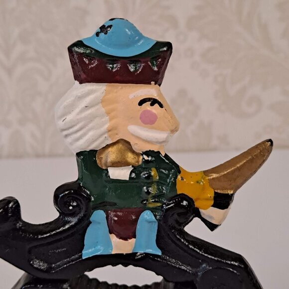 Cast Iron Lever Nutcracker on Wooden Base Vintage - Picture 9 of 9